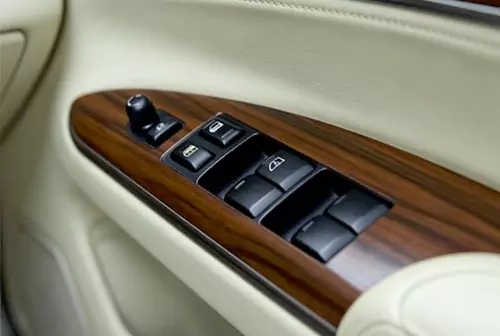 Peças plásticas para interiores automotivos
